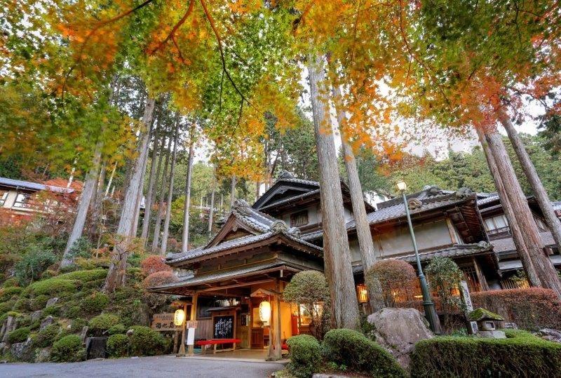 OFF THE BEATEN TRACK - Gero's Hidden Inn and Iwakuni's Powerful Scenery