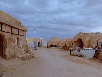 フレンドツアー　関西発　2025年10月14日出発　エミレーツ航空利用    砂漠のオアシスと7つの世界遺産チュニジア10日間 【コースコード：FE300】