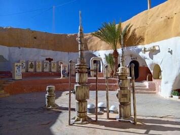 フレンドツアー　関東発　2026年1月20日出発　エミレーツ航空利用 砂漠のオアシスと7つの世界遺産チュニジア 10日間（コース番号：FE300）