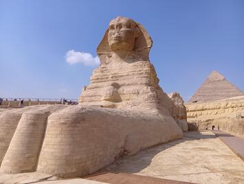 フレンドツアー　関西発　  2026年2月22日出発　  エミレーツ航空利用　ファーストクラス限定  古代文明の叡智エジプト ナイルの船旅 10日間　　  【コースコード：FE131】