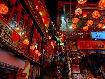 フレンドツアー　関西発　2025年11月12日出発　エバー航空利用　添乗員と行く　台湾の誉れ　２つの故宮と名勝日月潭　５日間　【コースコード：FT081】