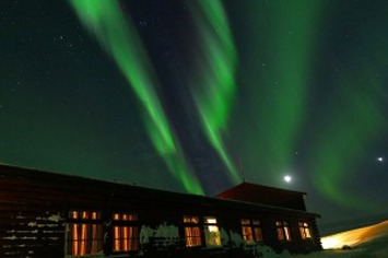 フレンドツアー　関西発　2017年2月28日出発　F630　フィンランド航空利用　オーロラと温泉アイスランドの絶景を巡る８日間