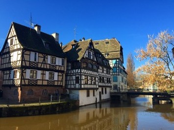 フレンドツアー　関西発　2017年3月7日出発　F363　フィンランド航空ビジネスクラス利用　スイス・ドイツ・アルザスの美しき村モニターツアー8日間