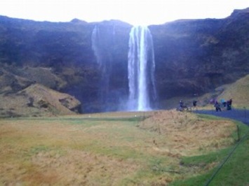 フレンドツアー　関西発着　2018年11月15日出発　F633　ANA利用 青と白の絶景アイスランド８日間