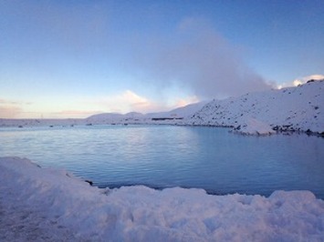 フレンドツアー　関西発　2019年1月23日出発　F633　ANA利用 青と白の絶景アイスランド８日間