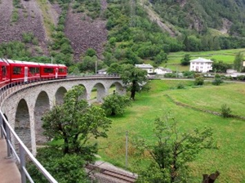 フレンドツアー　関西発　2019年8月5日出発　F260　キャセイパシフィック航空利用　2つの絶景列車とスイス4大名峰の旅10日間