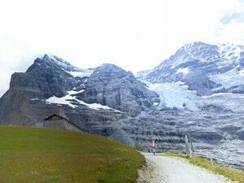 フレンドツアー 　関東発　2023年8月8日　2つの絶景列車とアルプス　4大名峰スイスの旅10日間（コース番号：FE260）