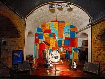 フレンドツアー　関西発　2025年10月4日出発　エミレーツ航空　 好奇心を刺激する芸術の秋　英国8日間【ツアーコード：FE172】