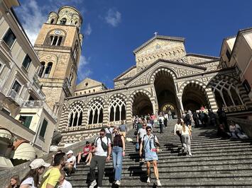 フレンドツアー　関東発　2025年10月14日出発　ANA利用　憧れの南イタリア8日間（コース番号：FE421）