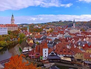 フレンドツアー　関西発・関東発　2025年10月14日出発　フィンエアー利用 きらめく中欧3カ国周遊9日間【コースコード：FE382】