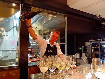 フレンドツアー　関西発　2025年11月24日出発　エールフランス航空　アートと美食の地 北スペイン・バスクをめぐる旅8日間 【コースコード：FE090】