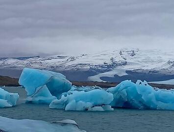 フレンドツアー　関西発　2025年11月6日出発 フィンエアー利用  オーロラと温泉　アイスランドの絶景をめぐる8日間  【コースコード：FE330】