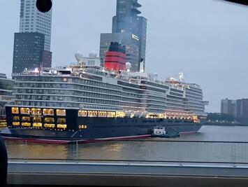 フレンドツアー　関西発　2025年12月12日出発　エミレーツ航空利用　新・海の女王ｸｲｰﾝ・ｱﾝで航く 冬の煌めきと西欧のクリスマスを訪ねる船旅12日間　【コースコード：FP725】