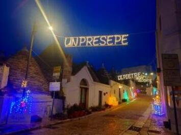 フレンドツアー　関東発　2026年1月13日出発　＜エミレーツ航空利用＞　紺碧に輝く南イタリア9日間（コース番号：FE408）