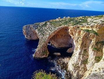 フレンドツアー　関西発・関東発　2025年12月27日　エミレーツ航空 利用　地中海の十字路マルタ島７日間　【コースコード：FE315】