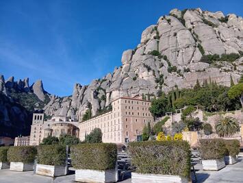 フレンドツアー　関空発　2026年2月22日出発　KLMオランダ航空/エールフランス利用　芸術家の街を暮らすように旅するバルセロナ6日間　【コースコード：FE325】