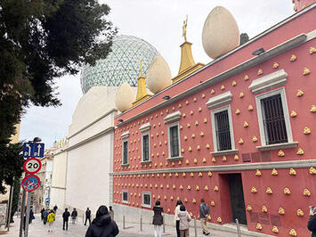 フレンドツアー　関東発　2026年2月3日出発　スイスエアライン利用　芸術家の街を暮らすように旅するバルセロナ7日間（コースコード：FE459C）