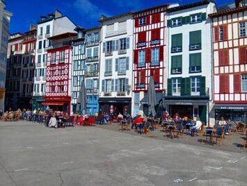 フレンドツアー　関西発　2026年3月11日　KLMオランダ航空 アートと美食の地 北スペイン・バスクをめぐる旅８日間　【コースコード：FE016】