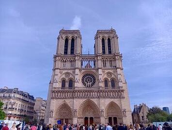 フレンドツアー　関西発　2026年4月8日　エールフランス航空往復直行便利用  ヴェルサイユとパリの素敵な休日8日間【コースコード：FE148】
