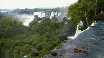 フレンドツアー　関西発　2016年9月30日出発　L195　アメリカン航空利用「イグアスの滝が見えるお部屋」に2連泊　絶景の南米３ヶ国周遊　13日間