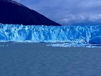 フレンドツアー　関東発　2026年2月12日出発　風の大地と白き氷河 地球最果ての地パタゴニア12日間（コース番号：FU371）