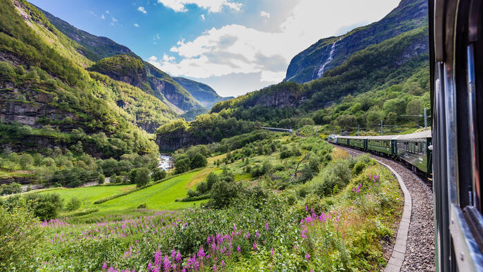 08_AdobeStock_283522819（フロム鉄道）.jpeg