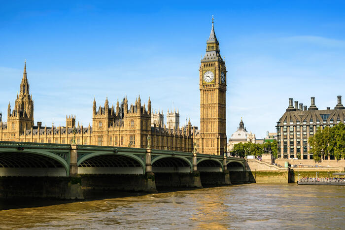 10_イギリス_pixta.jpg
