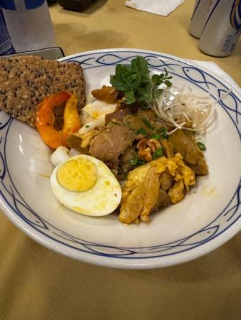④初日夕食ダナン名物麵料理「ミークアン」.jpeg