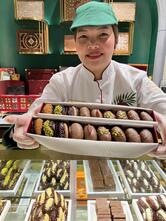 高級デーツブランド「Qinwan（キンワン）」   店員とギフトデーツ